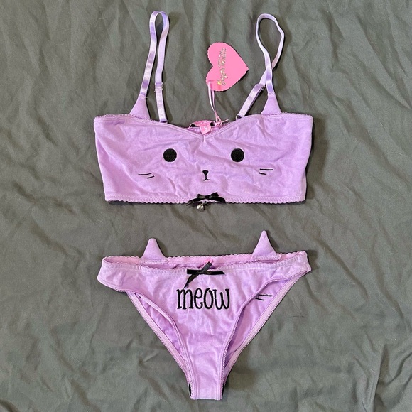 Discontinued Dolls Kill Sugar Thrillz Frisky Whiskers Bralette and Panty Set - Picture 4 of 10